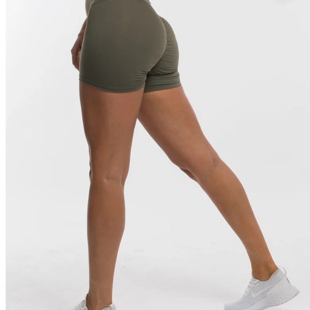 ECHT womens scrunch butt short booty shorts espresso Medium